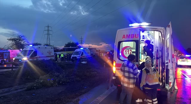 Mersin Valisi Ali Hamza Pehlivan, TAG Otoyolu’ndaki zincirleme trafik kazasında ilk belirlemelere göre 10 şahsın öldüğünü, 30 kişi yaralandığını bildirdi.
