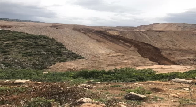 Erzincan Valisi Aydoğdu, İliç’teki maden ocağında kontrollü toprak indirildiğini açıkladı