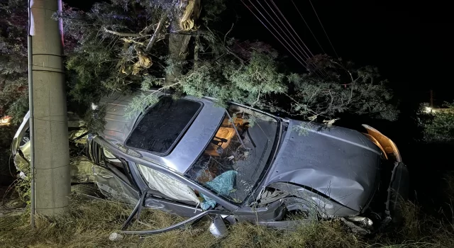 İzmir’de devrilen otomobilin sürücüsü hayatını kaybetti