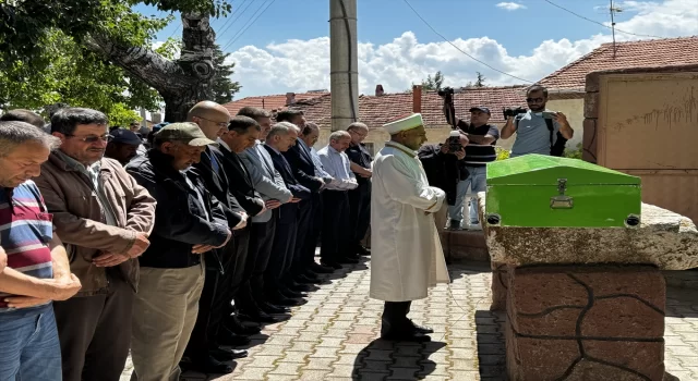 Burdur’da diyaliz tedavisi sonrası kaldırıldığı hastanede ölen hasta defnedildi