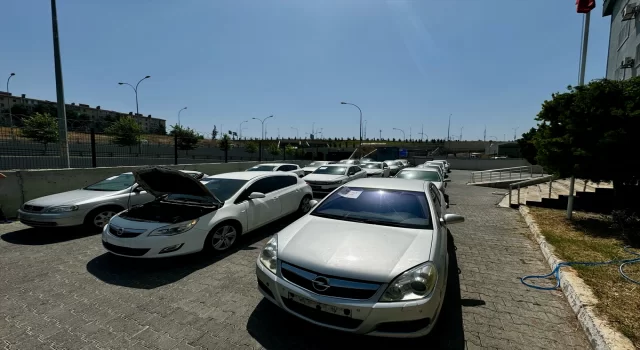 Şanlıurfa’da depremde zarar gören otomobillere ”change” işlemi yapan 9 şüpheli yakalandı