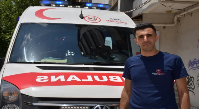 Adana’da sürücülerin ambulansa yol vermesi kamerada