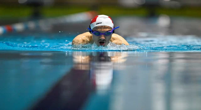 Sporla hayata yeniden tutunan engelli yüzücü, Paralimpik Oyunları’nda altın madalyayı hedefliyor