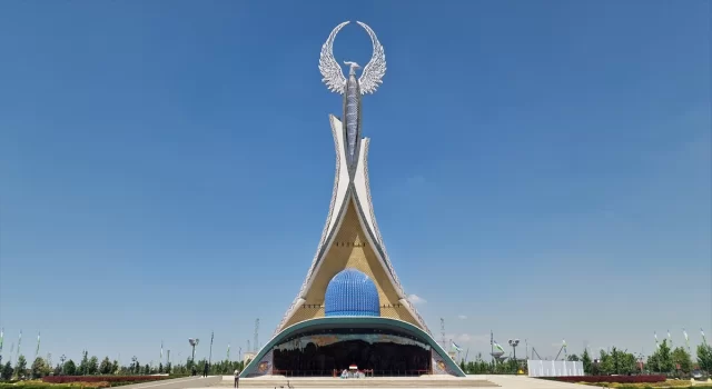 Özbekistan’daki Bağımsızlık Anıtı, halkın 3 bin yıllık geçmişini yansıtıyor