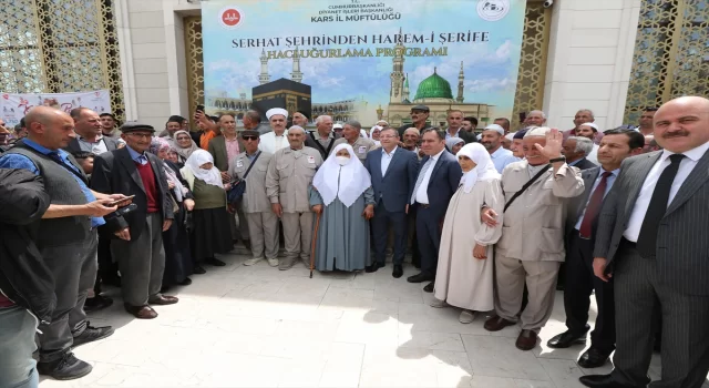 Kars’tan hacı adayları dualarla kutsal topraklara uğurlandı