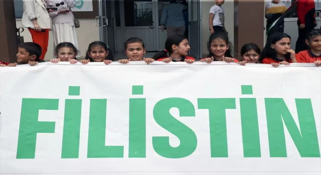 Sivas’ta ilkokul öğrencilerinden Filistin’e destek gösterisi 