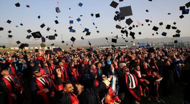 Şırnak Üniversitesi’nde mezuniyet töreni düzenlendi