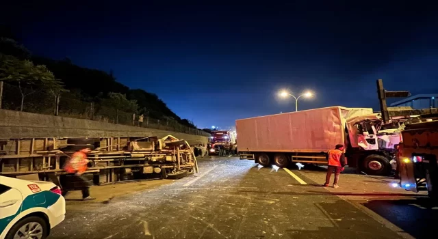 Anadolu Otoyolu’nun Kocaeli kesimindeki trafik kazasında 4 kişi yaralandı