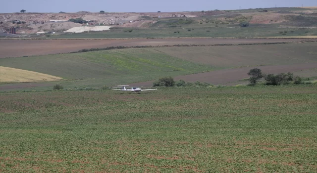 Tekirdağ’da eğitim uçağı tarlaya zorunlu iniş yaptı