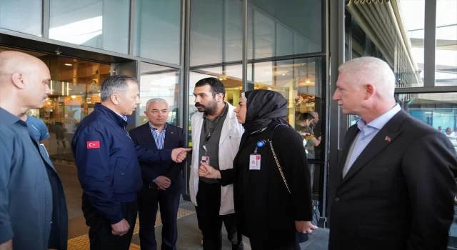 İçişleri Bakanı Yerlikaya, Küçükçekmece’de çöken binadan kurtarılan yaralıları ziyaret etti 