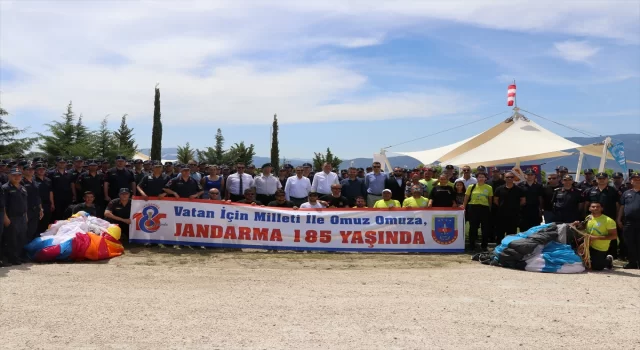 Burdur’da Jandarma Teşkilatı’nın kuruluş yılı dolayısıyla yamaç paraşütü uçuşu