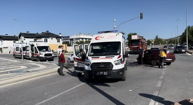 Kayseri’de iki otomobilin çarpıştığı kazada 7 kişi yaralandı