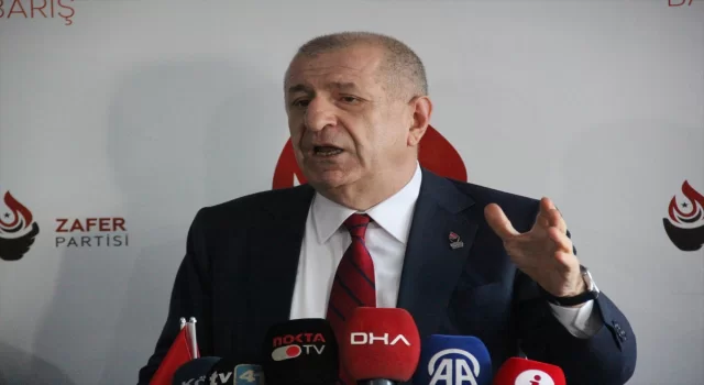 Ümit Özdağ, Kocaeli’de partisinin il başkanlığını ziyaret etti