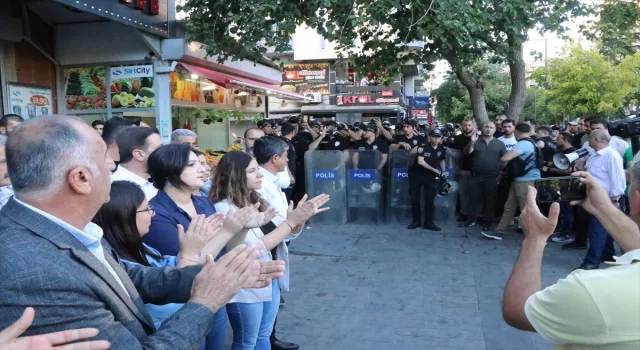 Siirt’te izinsiz basın açıklaması yapmak isteyen gruba polis müdahale etti