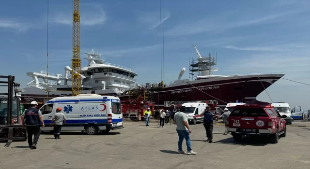 Kocaeli’de tersanedeki gemide çıkan yangından etkilenen 4 personel hastaneye kaldırıldı