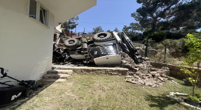 Balıkesir’de devrilen iş makinesinin altında kalan 11 yaşındaki çocuk öldü