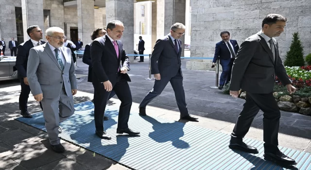 TBMM Başkanı Kurtulmuş, Yeniden Refah Partisi Genel Başkanı Erbakan’ı kabul etti