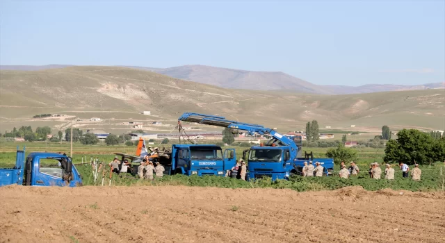 Kayseri’de kaza kırıma uğrayan eğitim uçağının enkazı kaldırıldı