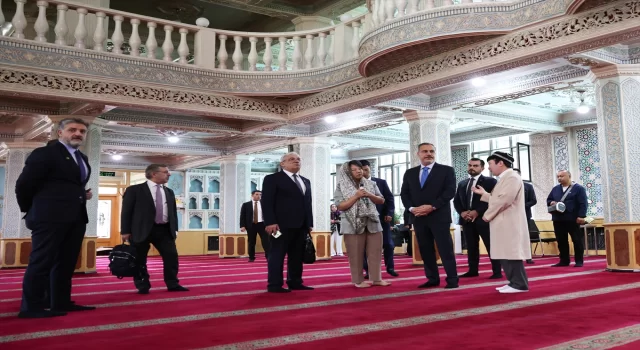 Dışişleri Bakanı Fidan, Urumçi’de Yanghang Camii’ni ve Uluslararası Büyük Pazar’ı ziyaret etti