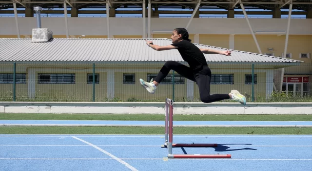 Türkiye rekortmeni milli atlet Derya Kunur, olimpiyat kotasını kovalıyor