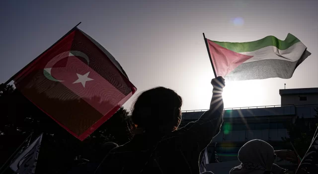 İzmir’de üniversite öğrencileri İsrail’i protesto etti