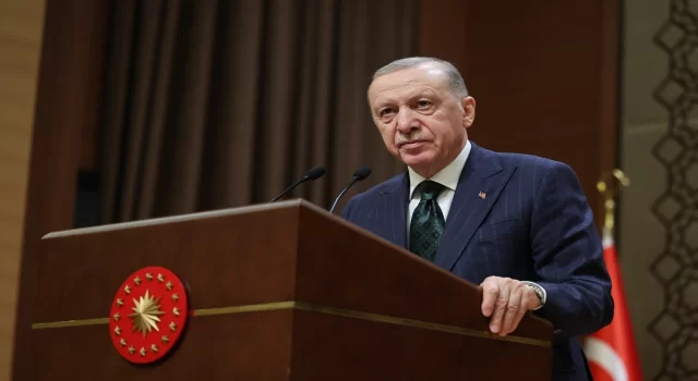 Cumhurbaşkanı Erdoğan: ”(Muhalefet) İlla bir tepki gösterilecekse hukuk çerçevesinde uygulanan idari tedbirlere değil, Kandil’in belediyelere çökme girişimlerine gösterilmelidir”