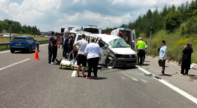 Bolu’da takla atan minibüsteki 1 kişi öldü, 10 kişi yaralandı