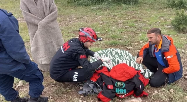 Çorum’da engebeli arazide düşerek yaralanan kadın ambulans helikopterle kurtarıldı