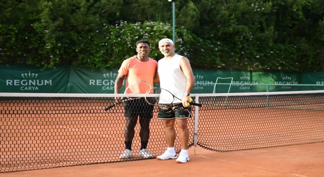 Clarence Seedorf ile İsmet Taşdemir Antalya’da tenis maçı yaptı