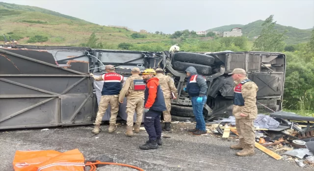 GÜNCELLEME Bitlis’te otobüs ile kamyonun çarpışması sonucu 2 kişi öldü, 30 kişi yaralandı