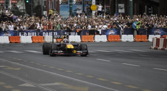 Bosna Hersek’in başkenti Saraybosna’da Formula 1 gösterisi düzenlendi