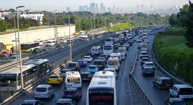 İstanbul’da haftanın ilk iş gününde trafik yoğunluğu yaşanıyor