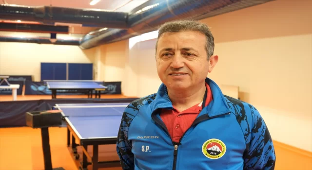 Down sendromlu masa tenisi sporcusu Hale rakiplerine şans tanımıyor