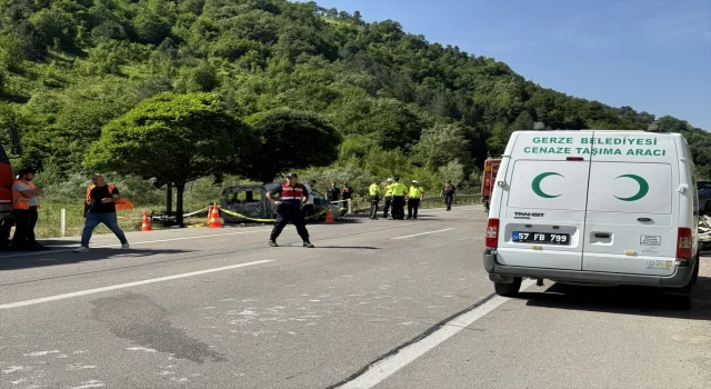 Sinop’ta otomobille sağlık personelinin bulunduğu araç çarpıştı, 3 kişi öldü,  3 kişi yaralandı