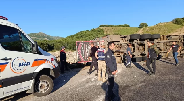 Tunceli’de devrilen küçükbaş hayvan yüklü tırdaki 3 kişi yaralandı