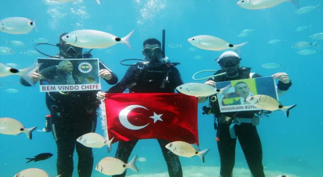 Fethiye’deki dalgıçlar, Ali Koç’un yeniden başkanlığa seçilmesini su altında kutladı