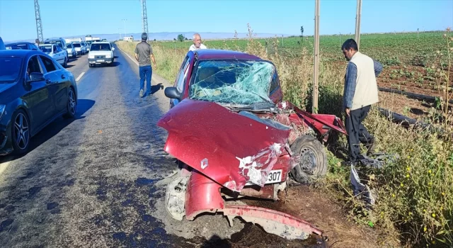 Diyarbakır’da minibüs ile otomobilin çarpıştığı kazada 22 kişi yaralandı