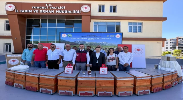 Tunceli’de arıcılara yüzde 100 hibeli kovan ve ekipman dağıtıldı