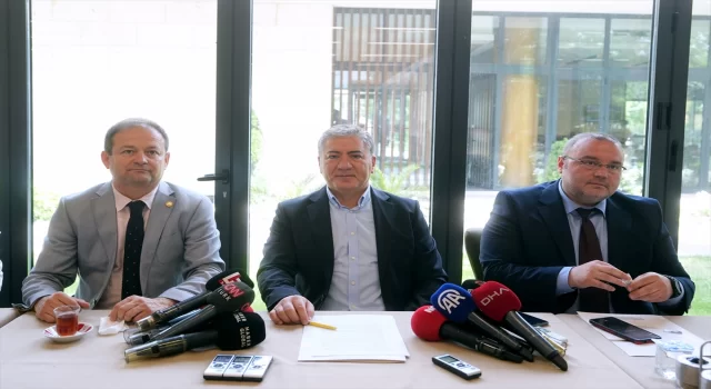 CHP Grup Başkanvekili Emir, Meclis’te gazetecilerle bir araya geldi: