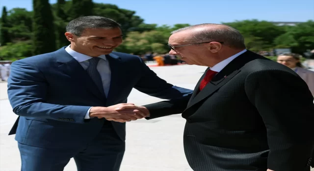 Cumhurbaşkanı Erdoğan, İspanya’da Moncloa Sarayı’nda resmi törenle karşılandı