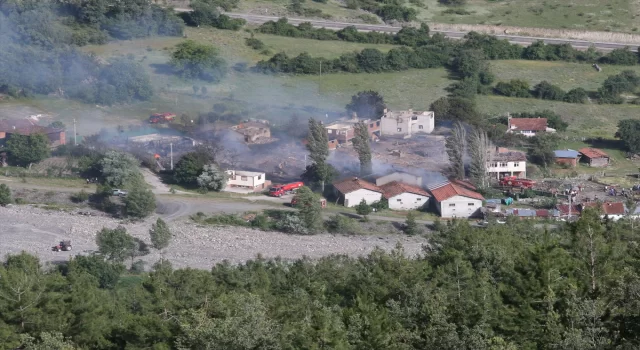 GÜNCELLEME 2 Kastamonu’da köyde çıkan yangında 11 ev yandı