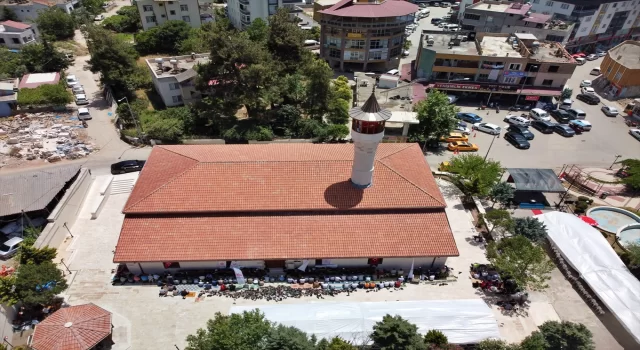 Osmaniye’de depremlerde hasar alan ve restorasyonu tamamlanan cami ibadete açıldı