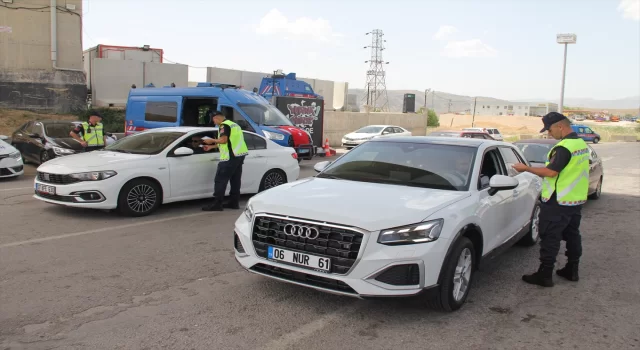 ”Kilit kavşak” Kırıkkale’de bayram öncesi trafik yoğunluğu başladı