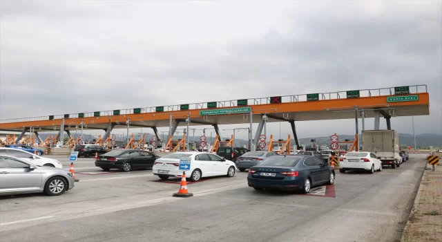 İstanbulİzmir Otoyolu’nda bayram tatili sebebiyle akıcı yoğunluk yaşanıyor