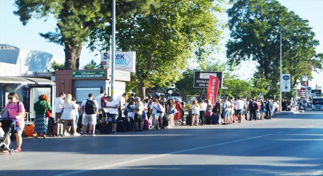 Midilli Adası feribot seferlerinde bayram tatili yoğunluğu başladı