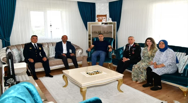 Ardahan Valisi Hayrettin Çiçek, şehit aileleri ve gazilere bayram ziyareti yaptı