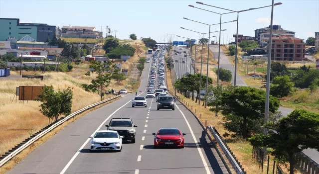 İstanbulTekirdağ kara yolunda bayram yoğunluğu