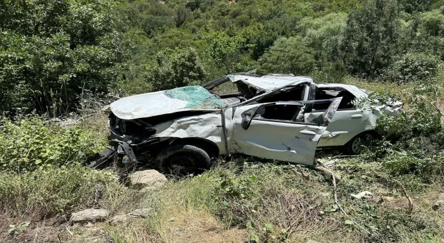 Balıkesir’de şarampole devrilen otomobildeki 2 kişi öldü