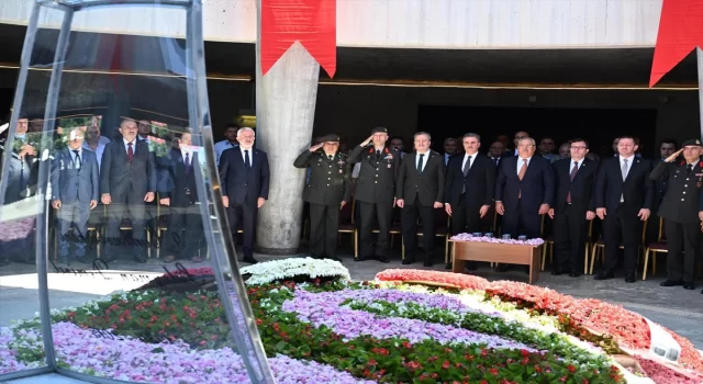 Dokuzuncu Cumhurbaşkanı Süleyman Demirel mezarı başında anıldı