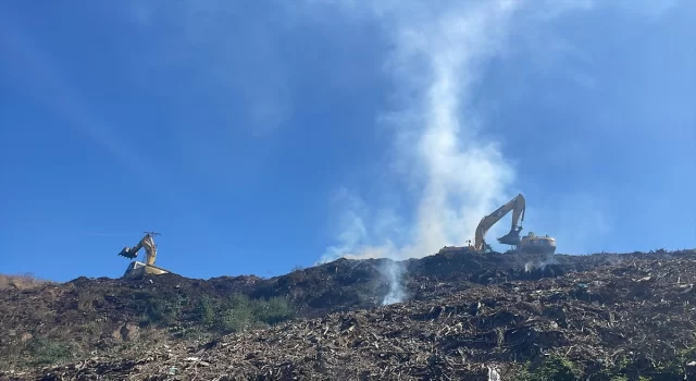 Sarıyer’de belediyeye ait depolama alanındaki yangının soğutma çalışmaları sürüyor